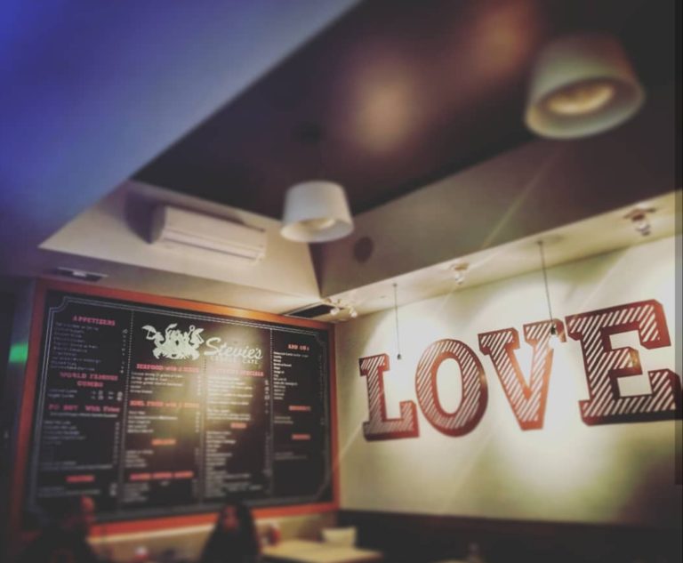 Inside Stevies on Pico Los Angeles 768x633