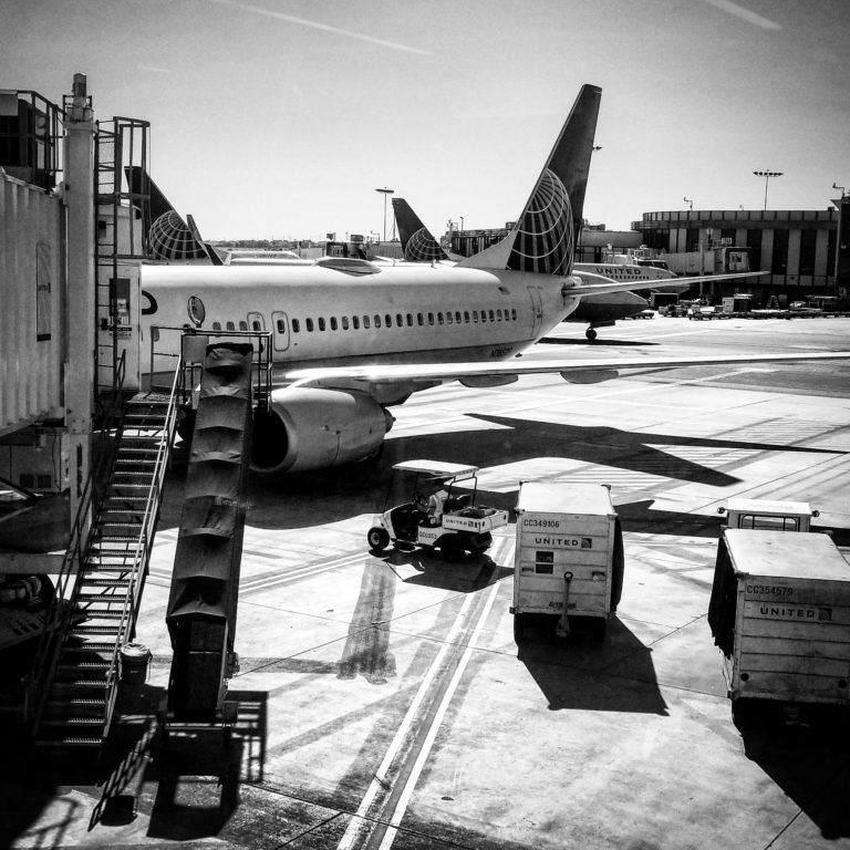 United Airlines Fueling Up Boeing 757 200 752 Airplane at LAX Photo by Socialbilitty 768x768